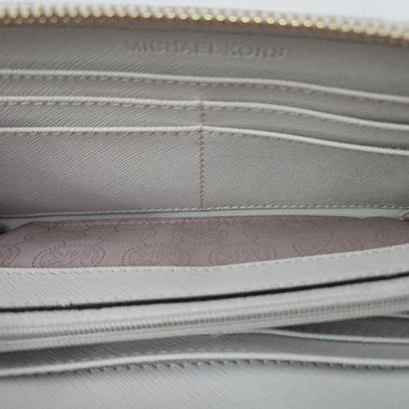 Michael Kors Wallet - Picture 11 of 13